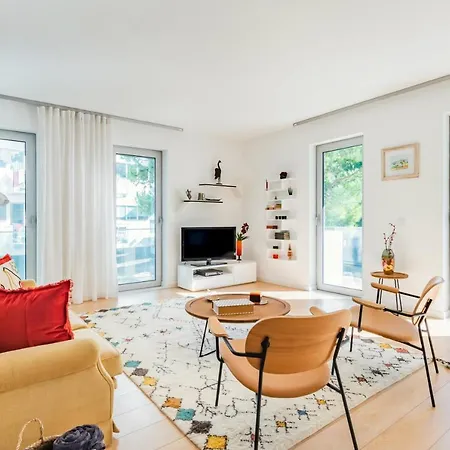 Elegant Retreat With Pool *